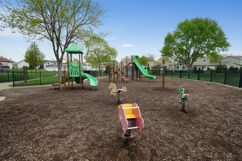 Tiny photo for 4092 Victoria Drive, Hoffman Estates, IL 60192 (MLS # 12646881)