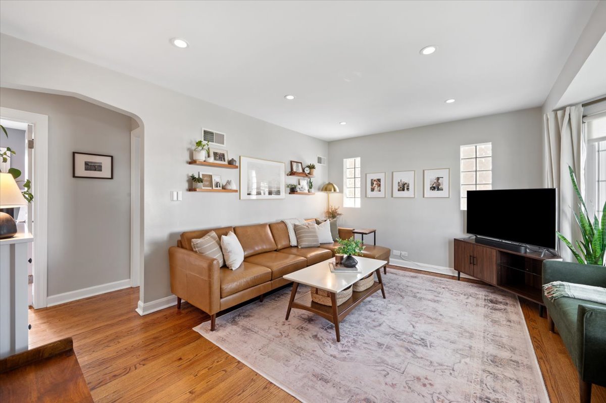 7457 W Ardmore Avenue