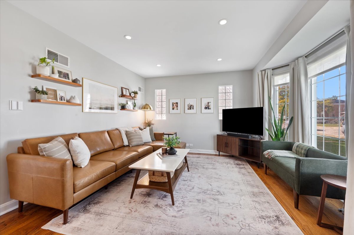 7457 W Ardmore Avenue