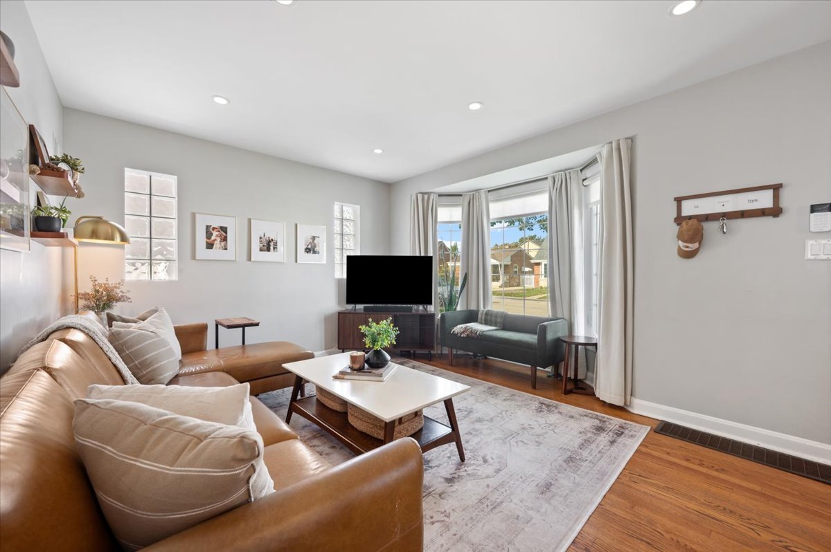 7457 W Ardmore Avenue