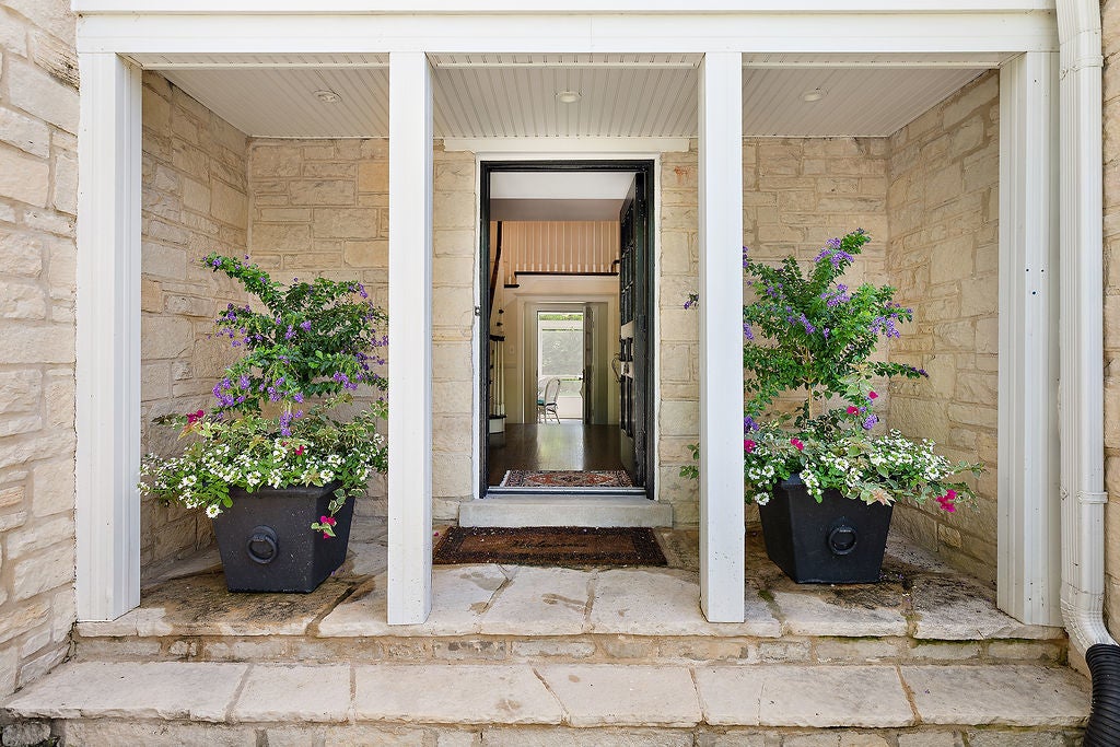 1229 Alvin Court