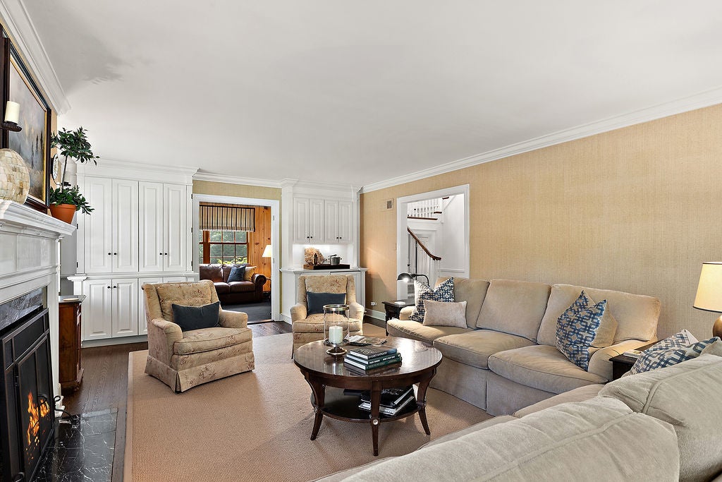 1229 Alvin Court