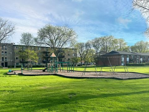 Tiny photo for Arlington Heights, IL 60004 (MLS # 12631968)