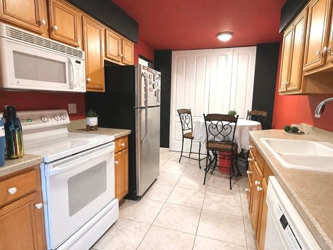 Tiny photo for Arlington Heights, IL 60004 (MLS # 12631968)