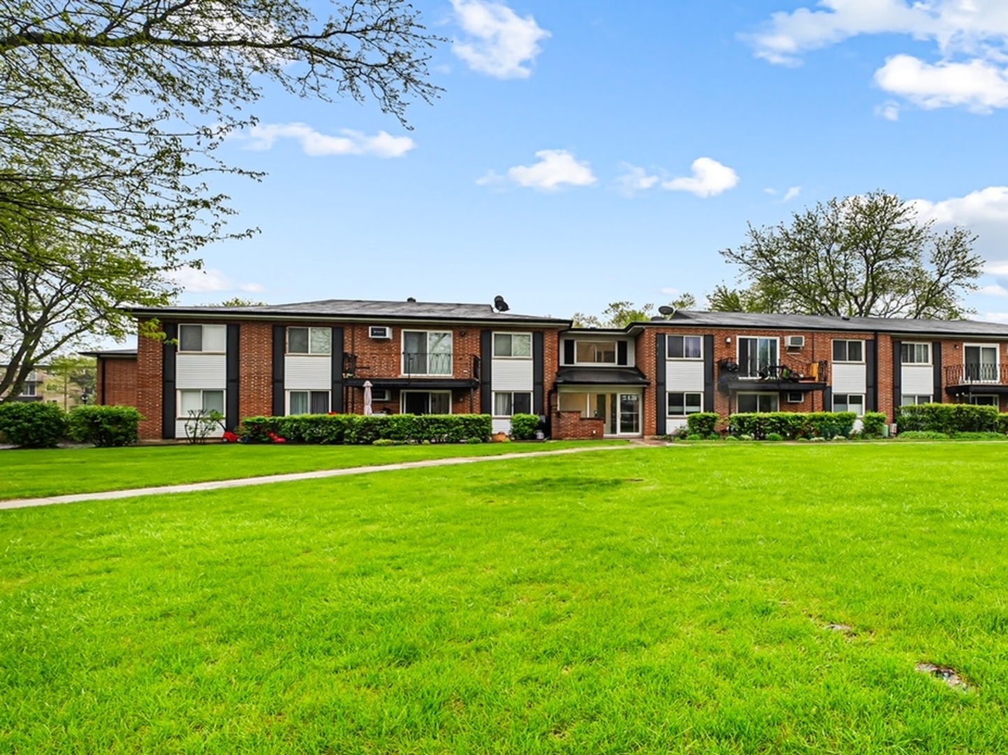 2431 E Brandenberry Court 2O