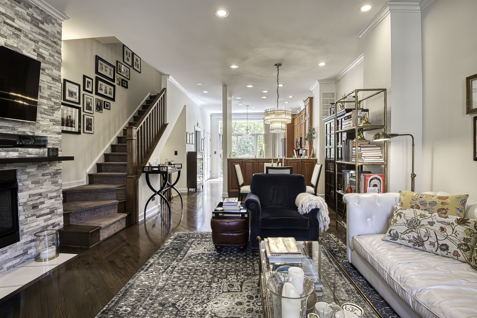 339 W SCOTT Street