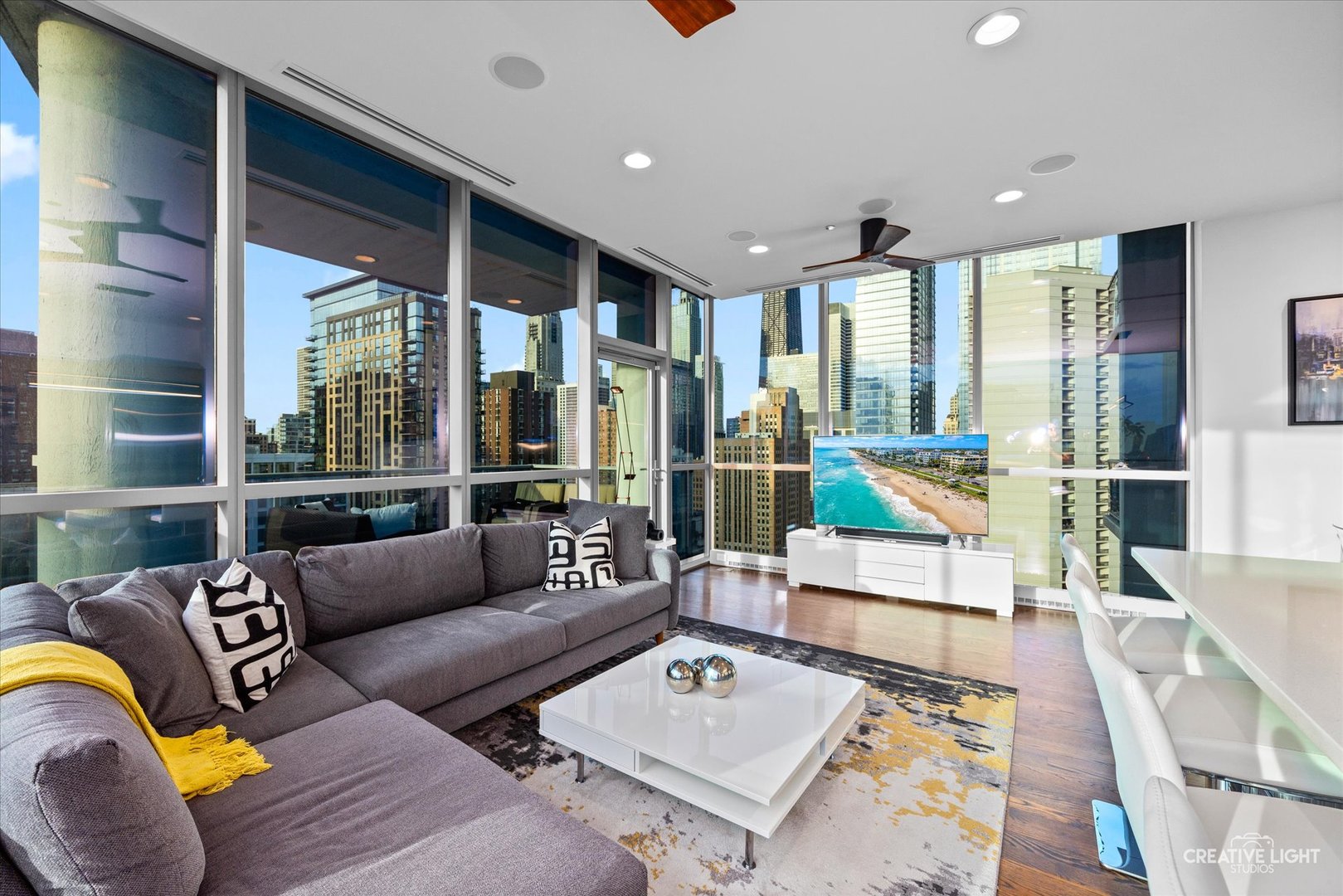 110 W Superior Street 1803