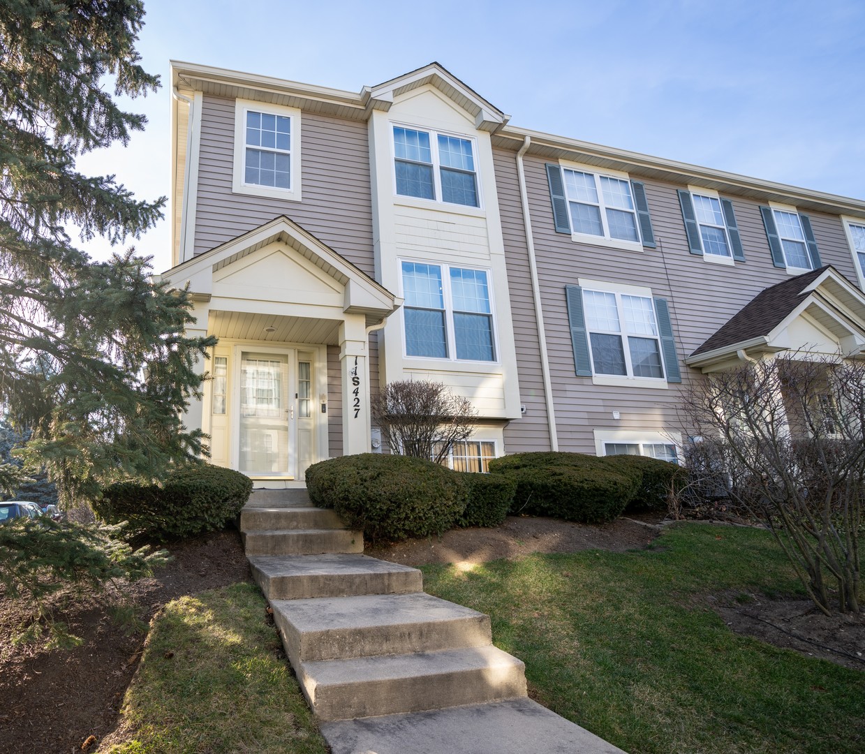 View Willowbrook, IL 60527 townhome