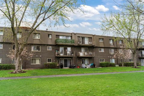 Tiny photo for 570 Fairway View Drive #3H, Wheeling, IL 60090 (MLS # 12618919)