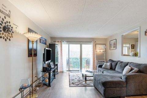 Tiny photo for 570 Fairway View Drive #3H, Wheeling, IL 60090 (MLS # 12618919)