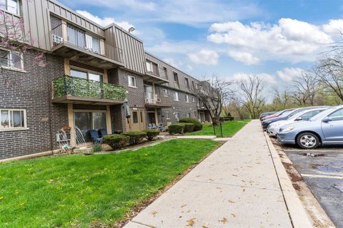 Photo of 570 Fairway View Drive #3H, Wheeling, IL 60090 (MLS # 12618919)