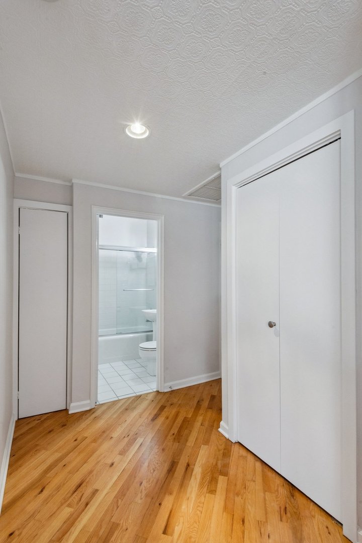 525 W ALDINE Avenue 1E