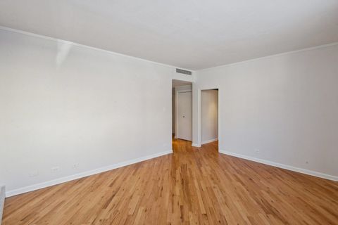 Tiny photo for 525 W ALDINE Avenue #1E, Chicago, IL 60657 (MLS # 12538987)