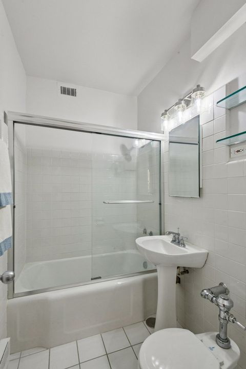 Tiny photo for 525 W ALDINE Avenue #1E, Chicago, IL 60657 (MLS # 12538987)