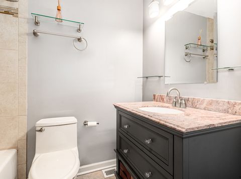 Tiny photo for 5900 OAKWOOD Drive #1E, Lisle, IL 60532 (MLS # 12542582)