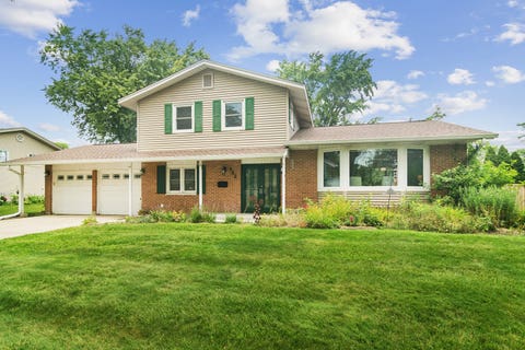 Photo of 852 E Plate Drive, Palatine, IL 60074 (MLS # 12638717)