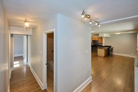 Tiny photo for 2115 W Farwell Avenue #103, Chicago, IL 60645 (MLS # 12512586)