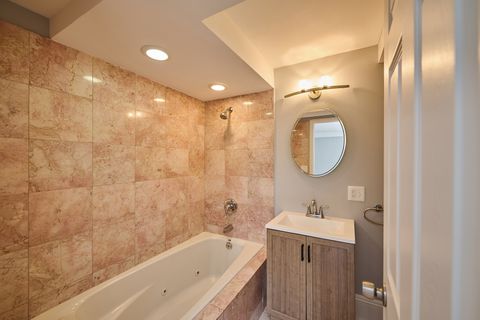 Tiny photo for 2115 W Farwell Avenue #103, Chicago, IL 60645 (MLS # 12512586)