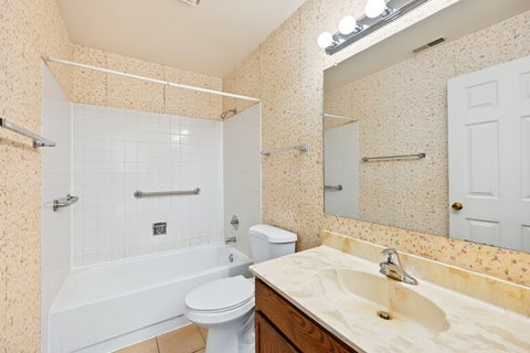 Tiny photo for 372 Sandhurst Circle #3, Glen Ellyn, IL 60137 (MLS # 12758940)