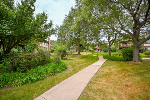 Tiny photo for 372 Sandhurst Circle #3, Glen Ellyn, IL 60137 (MLS # 12758940)