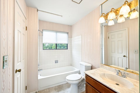 Tiny photo for 372 Sandhurst Circle #3, Glen Ellyn, IL 60137 (MLS # 12758940)
