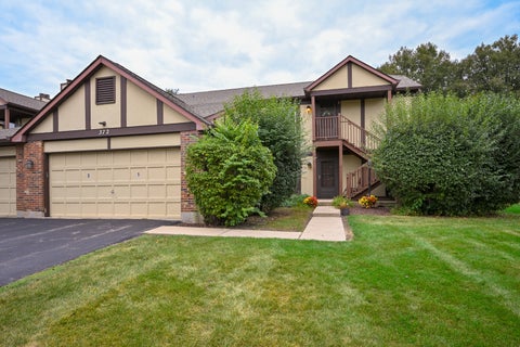 Photo of 372 Sandhurst Circle #3, Glen Ellyn, IL 60137 (MLS # 12758940)