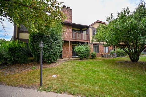 Tiny photo for 372 Sandhurst Circle #3, Glen Ellyn, IL 60137 (MLS # 12758940)