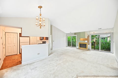 Tiny photo for 372 Sandhurst Circle #3, Glen Ellyn, IL 60137 (MLS # 12758940)