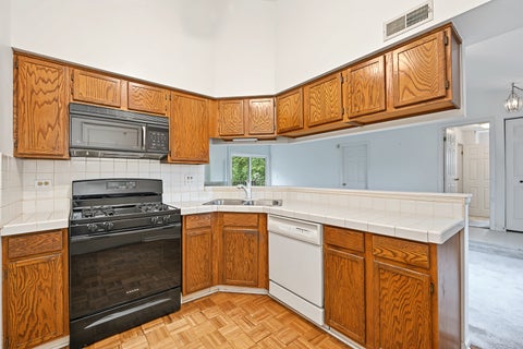 Tiny photo for 372 Sandhurst Circle #3, Glen Ellyn, IL 60137 (MLS # 12758940)