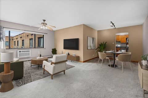 Tiny photo for 3620 N Pine Grove Avenue #504, Chicago, IL 60613 (MLS # 12486343)