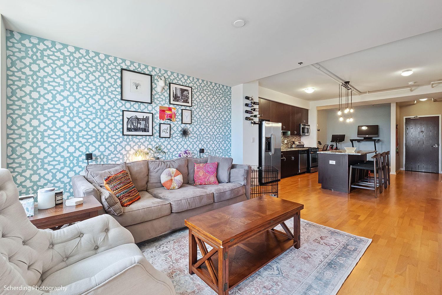 437 W Division Street 806