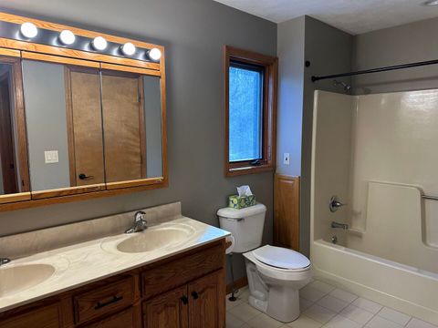 Tiny photo for 1300 Shoal Creek Rd Road #1, Murphysboro, IL 62966 (MLS # 100000456)