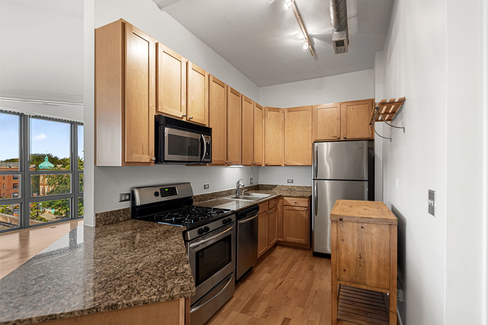 4020 N DAMEN Avenue 404