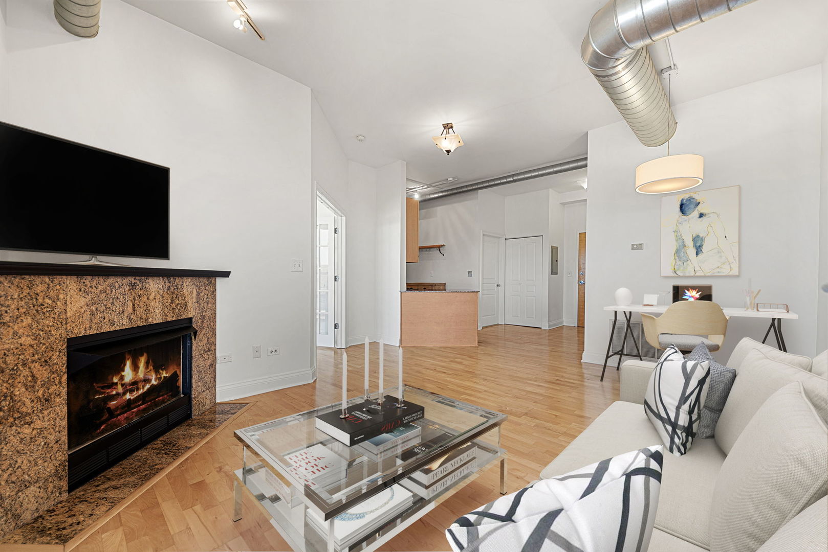 4020 N DAMEN Avenue 404