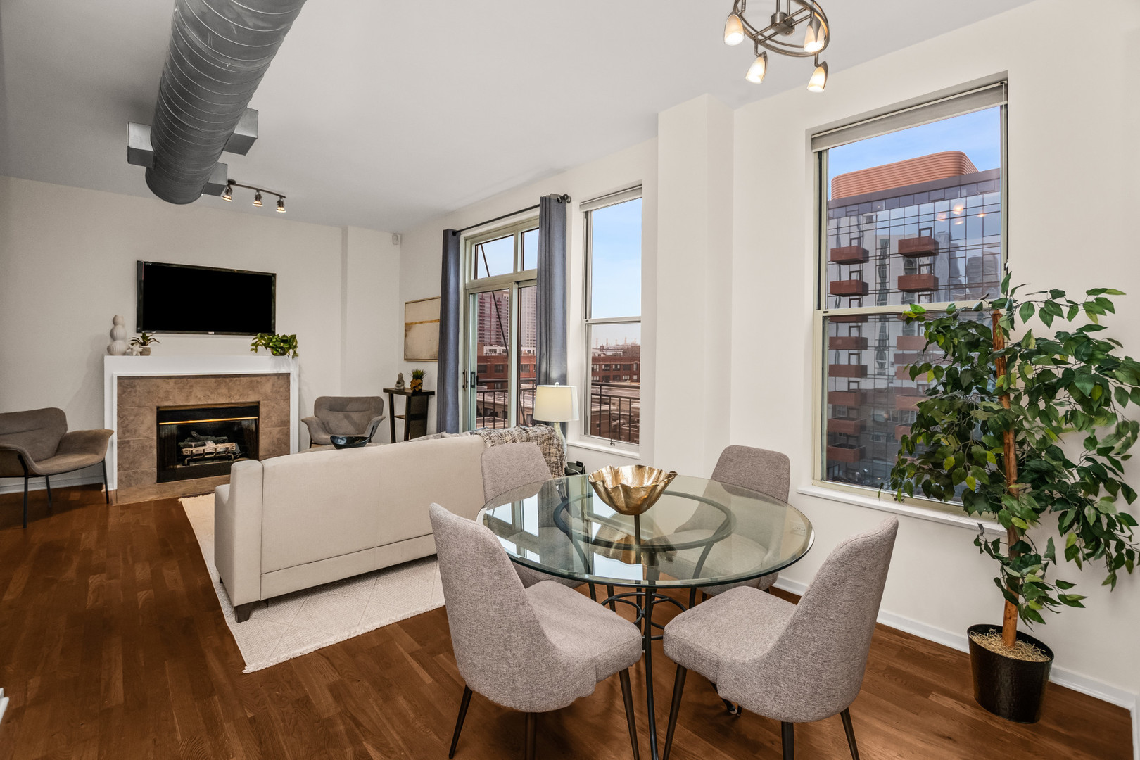 1631 S Michigan Avenue 604