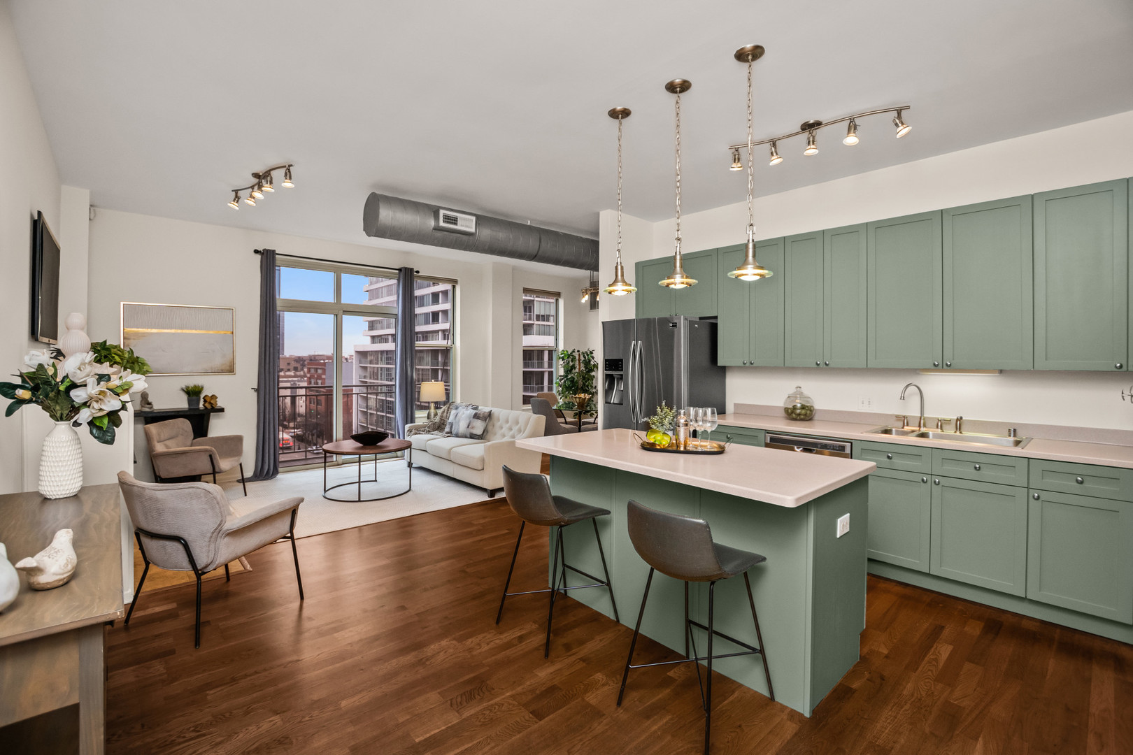 1631 S Michigan Avenue 604