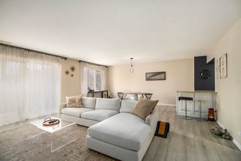 Tiny photo for 900 CENTER Street #3A, Des Plaines, IL 60016 (MLS # 12569779)