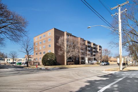 Tiny photo for 900 CENTER Street #3A, Des Plaines, IL 60016 (MLS # 12569779)