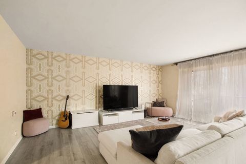 Tiny photo for 900 CENTER Street #3A, Des Plaines, IL 60016 (MLS # 12569779)