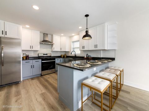 Tiny photo for 1701 N Sayre Avenue, Chicago, IL 60707 (MLS # 12594958)