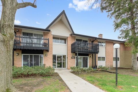 Photo of 9A Kingery Quarter Drive #202, Willowbrook, IL 60527 (MLS # 12613562)