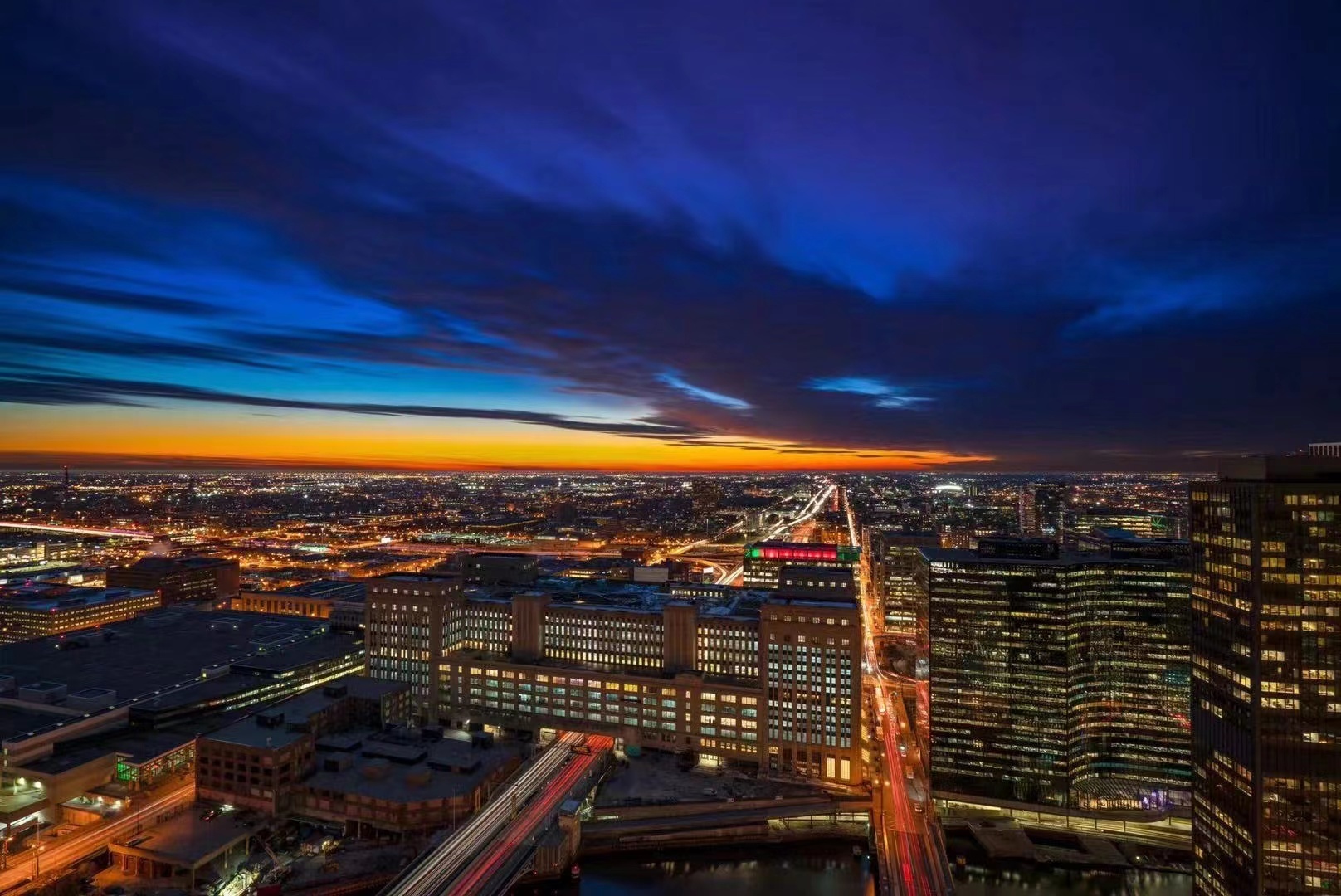 235 W VAN BUREN Street 4214