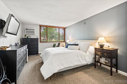 Tiny photo for 2222 S Stewart Avenue #1C, Lombard, IL 60148 (MLS # 12616247)