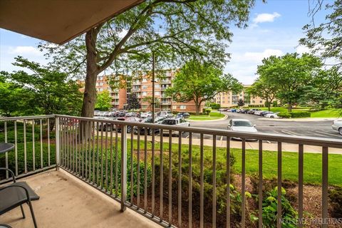 Tiny photo for 2222 S Stewart Avenue #1C, Lombard, IL 60148 (MLS # 12616247)