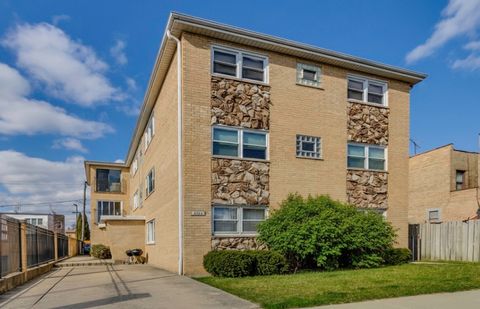 Photo of 5754 W Lawrence Avenue #1A, Chicago, IL 60630 (MLS # 12501111)