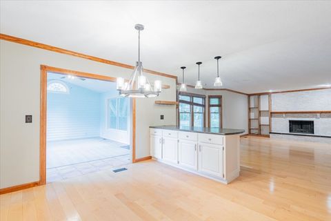 Tiny photo for 10 Inverness Drive, Bloomington, IL 61701 (MLS # 12485026)