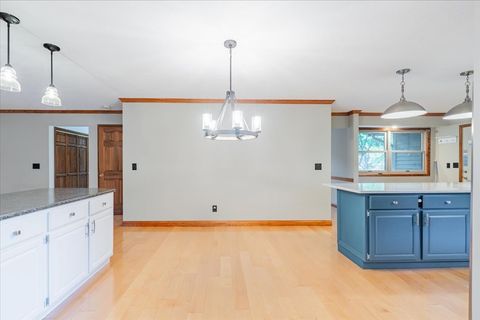 Tiny photo for 10 Inverness Drive, Bloomington, IL 61701 (MLS # 12485026)