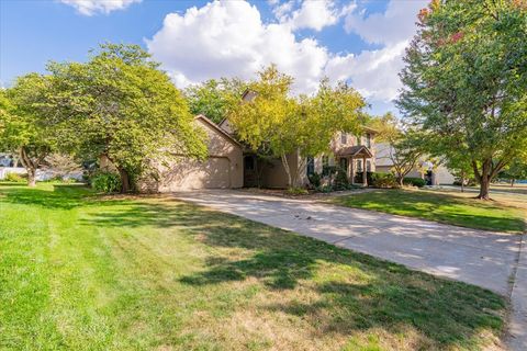 Tiny photo for 10 Inverness Drive, Bloomington, IL 61701 (MLS # 12485026)