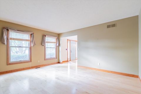 Tiny photo for 10 Inverness Drive, Bloomington, IL 61701 (MLS # 12485026)