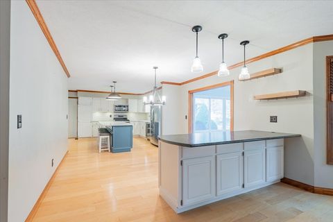 Tiny photo for 10 Inverness Drive, Bloomington, IL 61701 (MLS # 12485026)